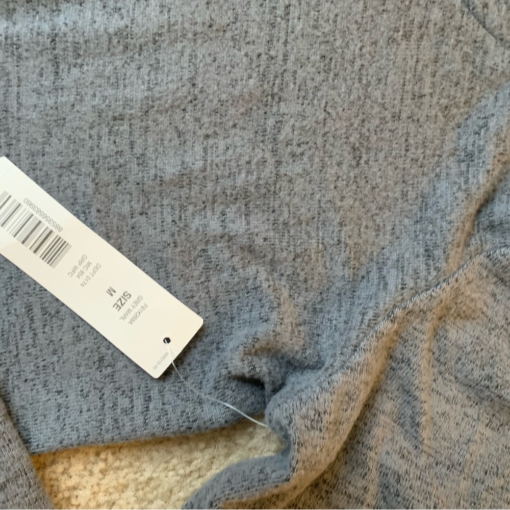 Women’s Sweater M nwt - Picture 2 of 4